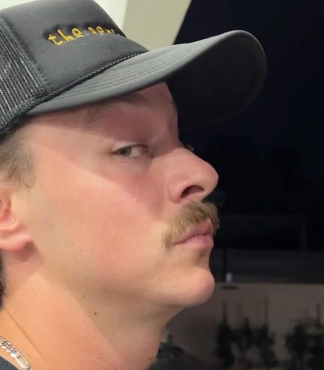 Joe_Giuffrida's tweet image. Mahomes to the refs whenever he gets touched