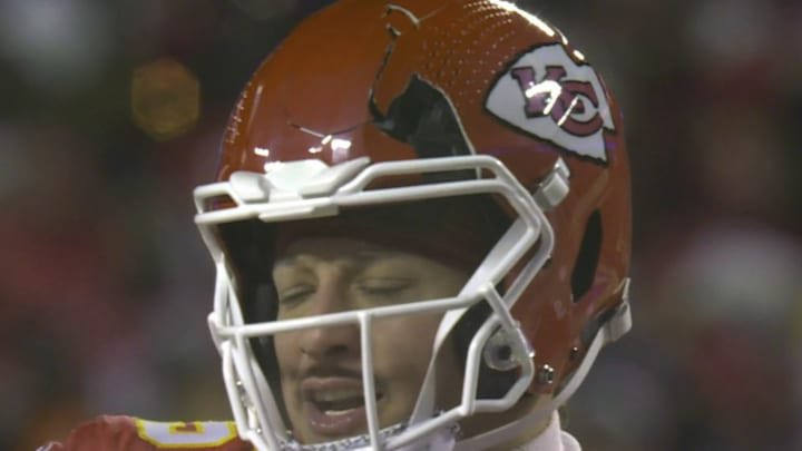 No concussion protocol for a broken helmet as a result of a hit. No timeout for equipment issues. Then a roughing the passer call. #NFL #WildCardGame #KansasCityChiefs