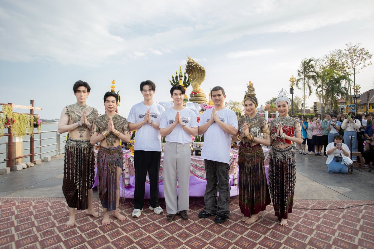 Ting_ThinkThing's tweet photo. 2 ผู้จัด เซ้นต์ ศุภพงษ์ #Saint_sup และ เชน คเชนทร์ ได้ฤกษ์ดี พาทีมงานและตัวแทนนักแสดง #TheSignลางสังหรณ์ ทำพิธีบวงสรวงองค์พญาศรีสัตตนาคราช ณ ลานพญาศรีสัตตนาคราช จ.นครพนม

#bbil1ypn #babiibabe
#idolfactoryTH https://t.co/LXjq9Rgakv