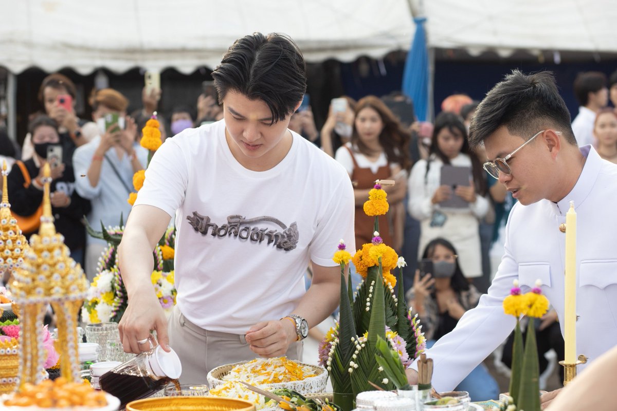 Ting_ThinkThing's tweet photo. 2 ผู้จัด เซ้นต์ ศุภพงษ์ #Saint_sup และ เชน คเชนทร์ ได้ฤกษ์ดี พาทีมงานและตัวแทนนักแสดง #TheSignลางสังหรณ์ ทำพิธีบวงสรวงองค์พญาศรีสัตตนาคราช ณ ลานพญาศรีสัตตนาคราช จ.นครพนม

#bbil1ypn #babiibabe
#idolfactoryTH https://t.co/LXjq9Rgakv