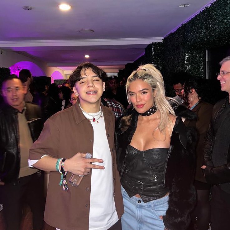 Karol G junto a Xavi en la fiesta de lanzamiento del nuevo álbum de Kali Uchis.