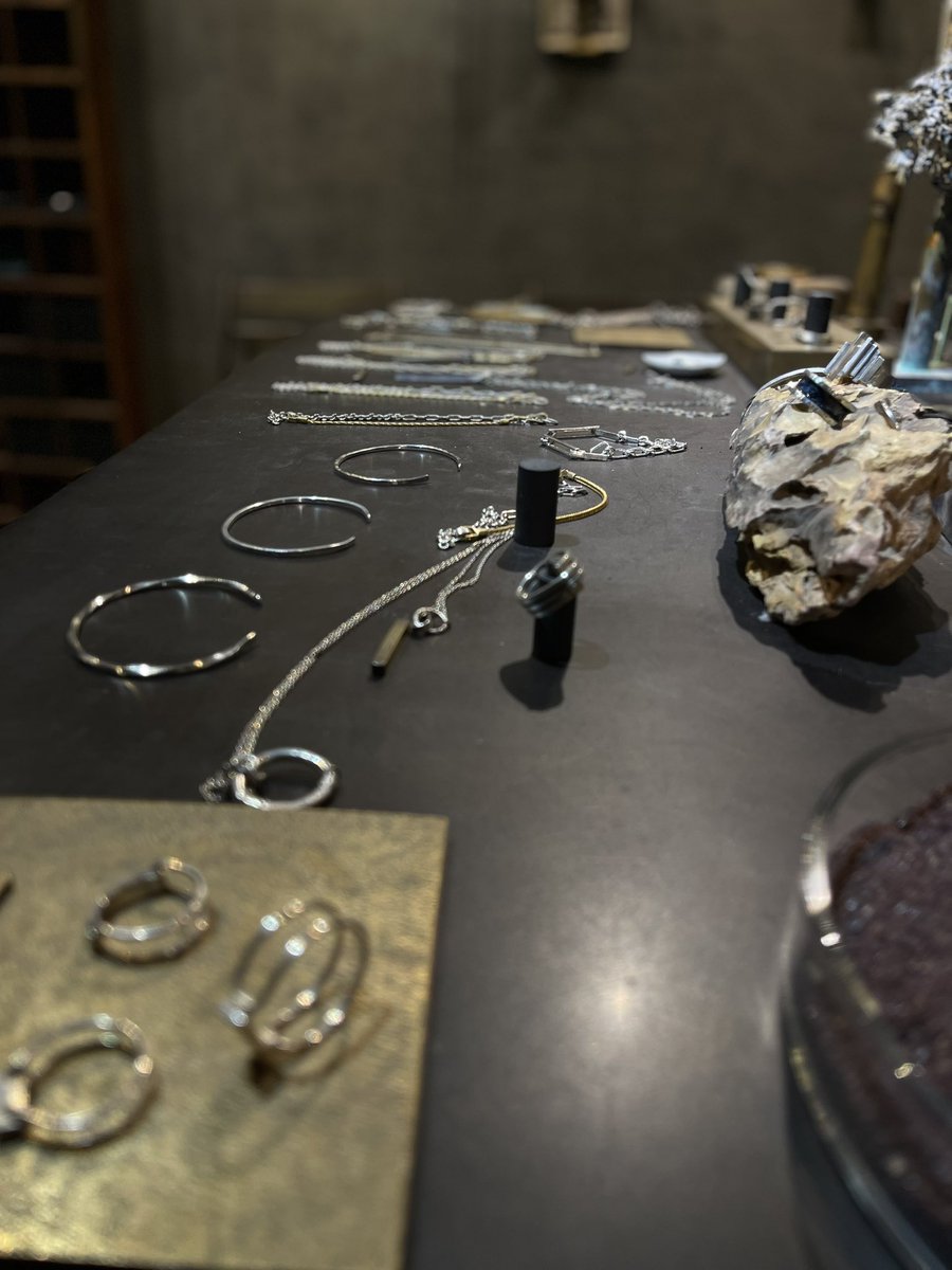 iolom0's tweet photo. 本日、1/14 （日）　13:00-18:00

アトリエショップをオープンします

皆さまのご来店をお待ちしております https://t.co/Aeux5nUkH2