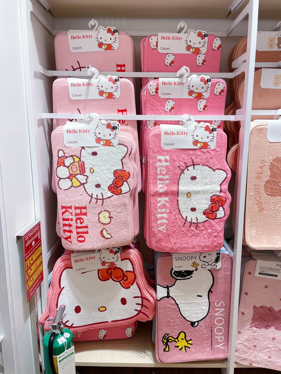 pinku_tai's tweet photo. เห็นพรมเช็ดเท้า Hello Kitty สีชมพูนี่รีบพุ่งตัวน่ารักมว๊ากกก เลือกเอาแล้วแต่ชอบเลย ราคาเป็นมิตร ไปตำกัน

 💸 ราคา 95 -129 บาท 🏩 พิกัดร้าน MoshiMoshi https://t.co/QOH28bRWuh