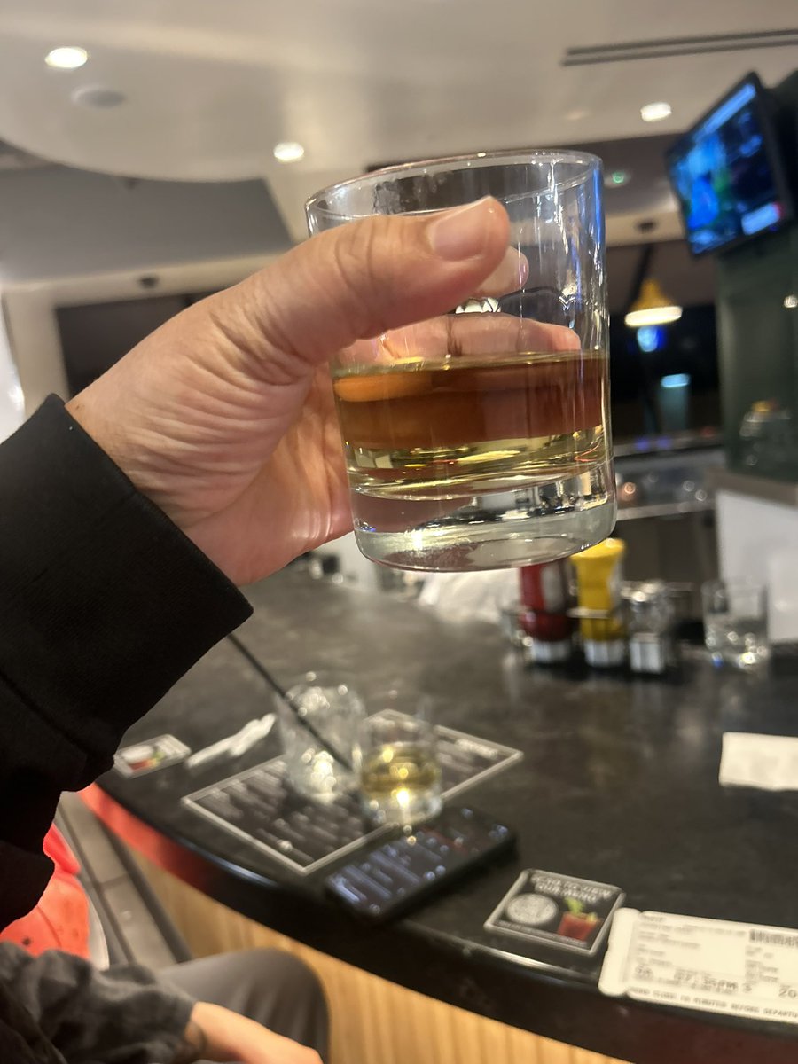 StackmodeJ's tweet image. Airport shots be crazy