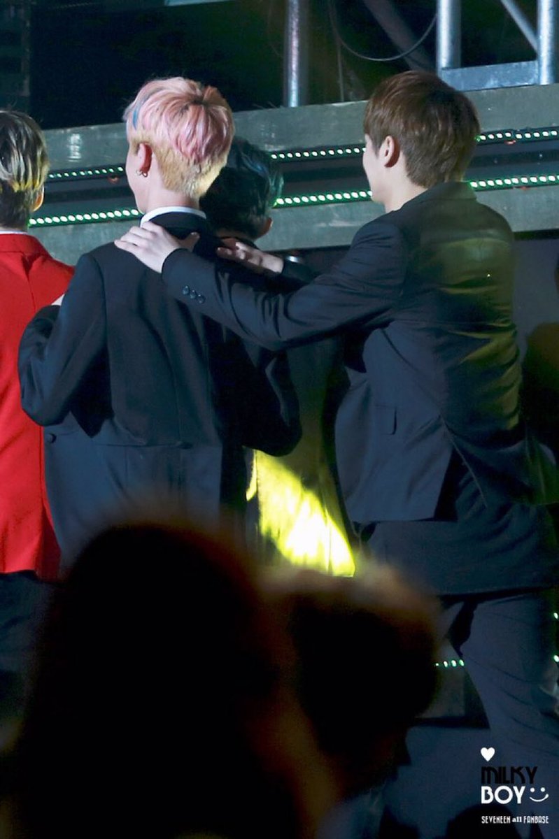 160114 서울가요대상

(©milkyboy_17)

#SEVENTEEN #문준휘 #JUN #文俊辉 #ジュン