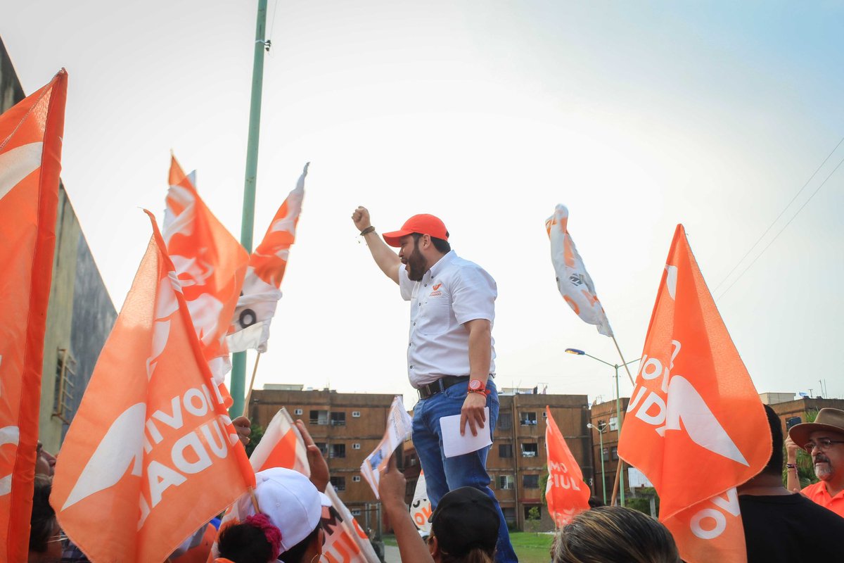 RodrigoTorresAy's tweet photo. Hoy hemos concluido formalmente nuestra precampaña como Precandidato a la Diputación Federal Distrito 4 Visitando casa x casa a cada uno de los militantes y simpatizantes de Movimiento Ciudadano del Tercer Milenio.#CENTRO #ElFuturoesNaranja #Distrito4Federal #Fosfofosfo #LoNuevo https://t.co/HNrbmgsVdC