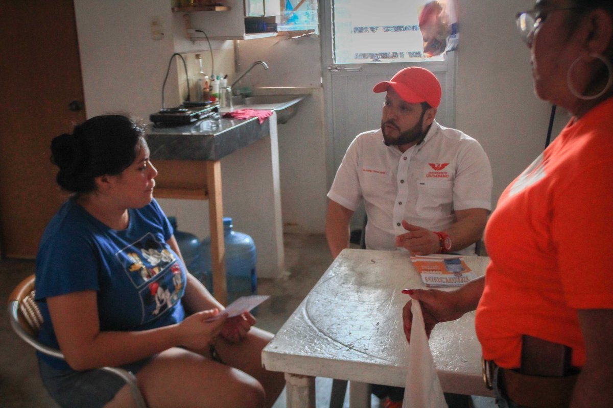 RodrigoTorresAy's tweet photo. Hoy hemos concluido formalmente nuestra precampaña como Precandidato a la Diputación Federal Distrito 4 Visitando casa x casa a cada uno de los militantes y simpatizantes de Movimiento Ciudadano del Tercer Milenio.#CENTRO #ElFuturoesNaranja #Distrito4Federal #Fosfofosfo #LoNuevo https://t.co/HNrbmgsVdC