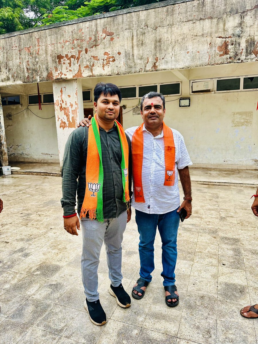 YatinPandya1's tweet photo. 79 વિધાનસભા ના ધારાસભ્ય શ્રી દિવ્યેશભાઈ અકબરી ને જન્મ દિવસ ની ખુબ ખુબ શુભકામનાઓ https://t.co/R67OQhC776