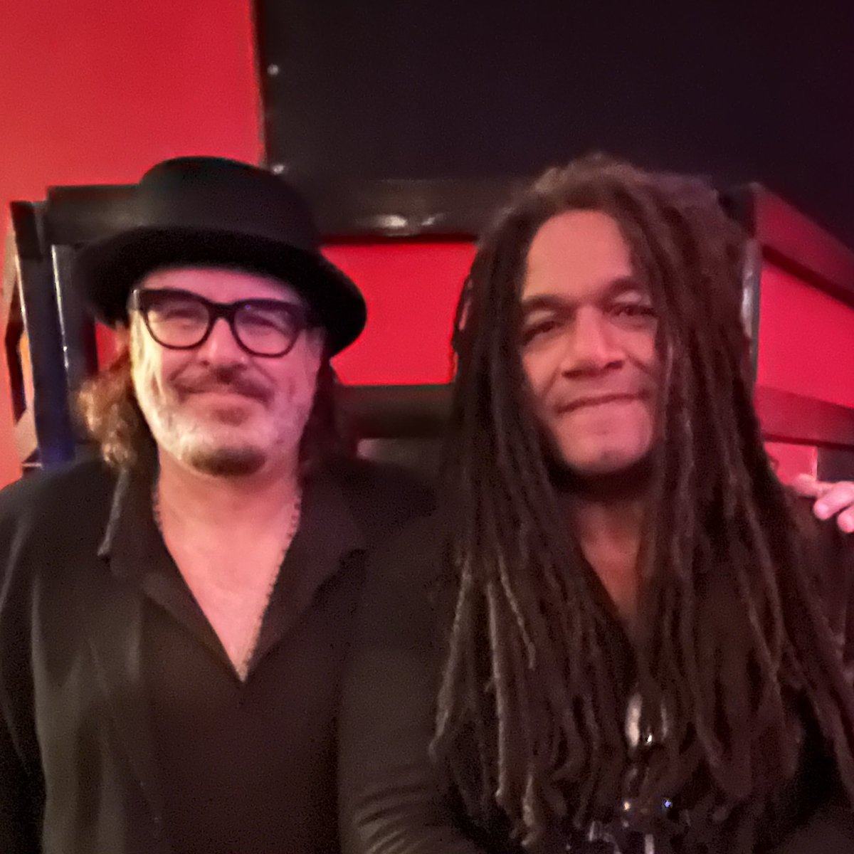 So amazing to see <a href="/jeffreygmusic/">Jeffrey Gaines</a> do his thing up close and personal at Red Room Sound Studios tonight. So incredibly good!
