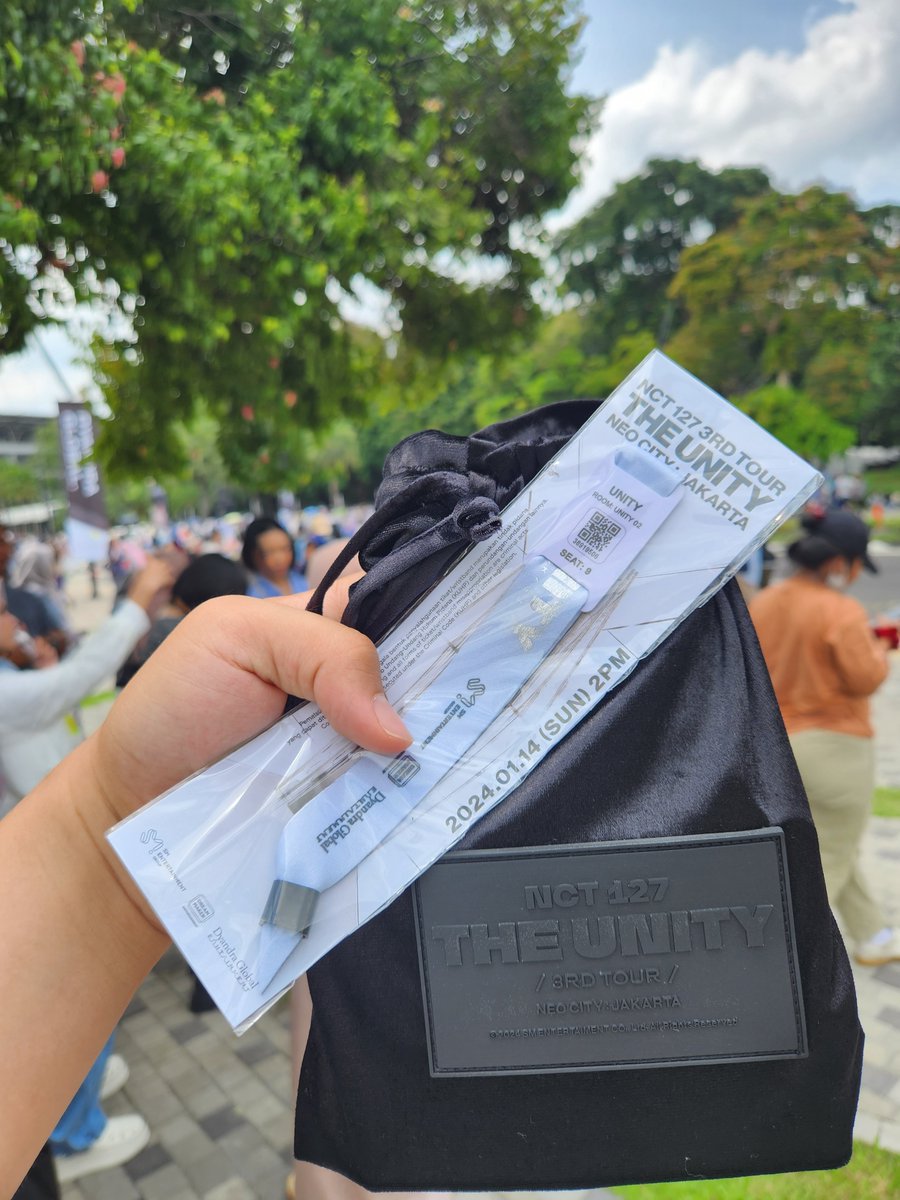 Robbbird's tweet image. WTS underprice Unity ticket NCT