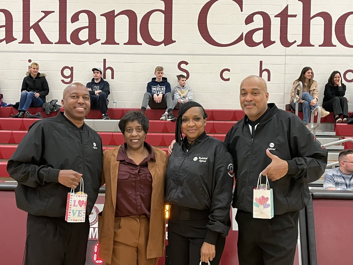OC__Hoops's tweet photo. We are pleased to recognize the hard work of our officials tonight as part of #PIAAOFFICALSAPPRECIATIONWEEK #ThanksOfficials @PIAASports @wpial7 @Big56Conference https://t.co/c30BgLLRAn