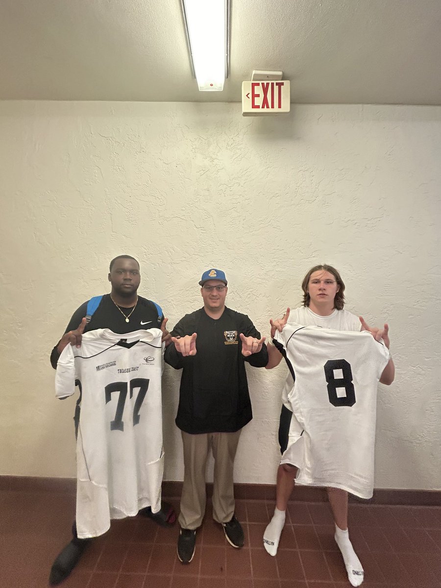Had a great time coaching <a href="/Otisingram11/">Otis ingram jr</a> <a href="/sheahartnett09/">Shea Hartnett</a> and Jaden Mackey one last time in The Treasure Coast vs Palm Beach All Star Game! #JCNation #HookeEmRams 🤘🏼🤘🏼🤘🏼<a href="/JCGoldenRams/">John Carroll</a> <a href="/JohnCarrollHS/">John Carroll High School</a>