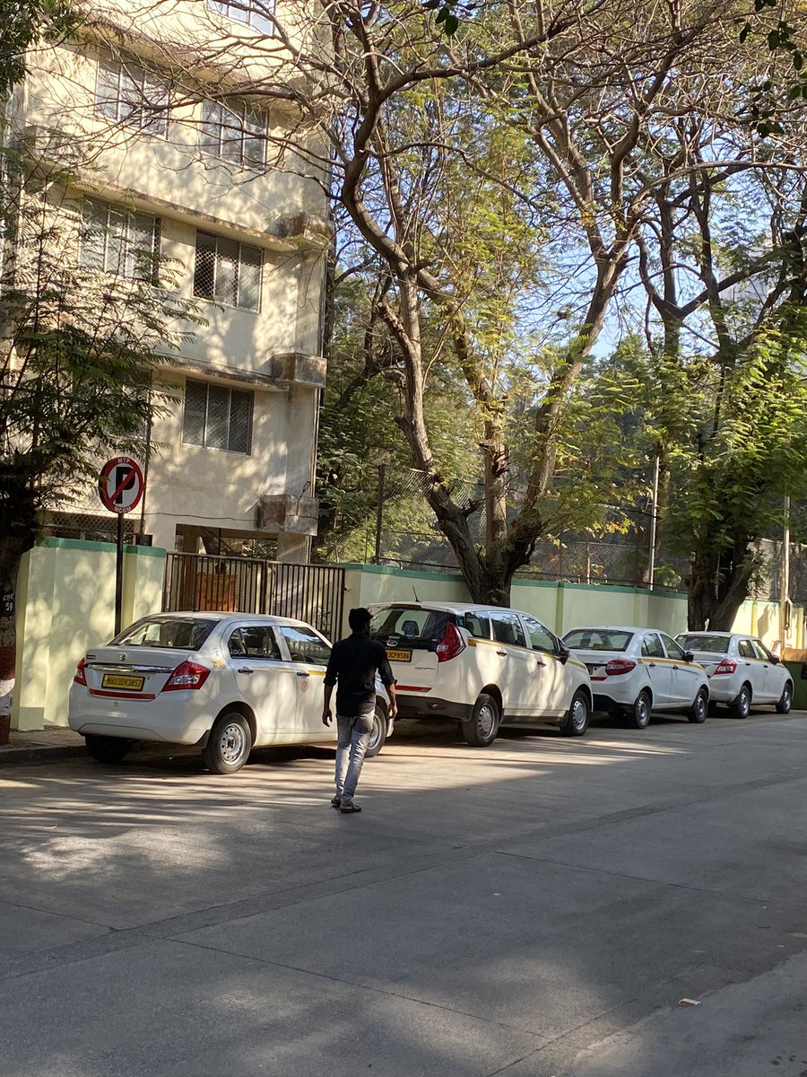 gupte2005's tweet photo. @MumbaiRTO is this No Parking board only for residents in the area and reserved for this car rental company ? Why are they (Sarita Travels) not penalised ! The municipality office building is full of their cars. Is this really allowed ? https://t.co/bhFvzv6iFs