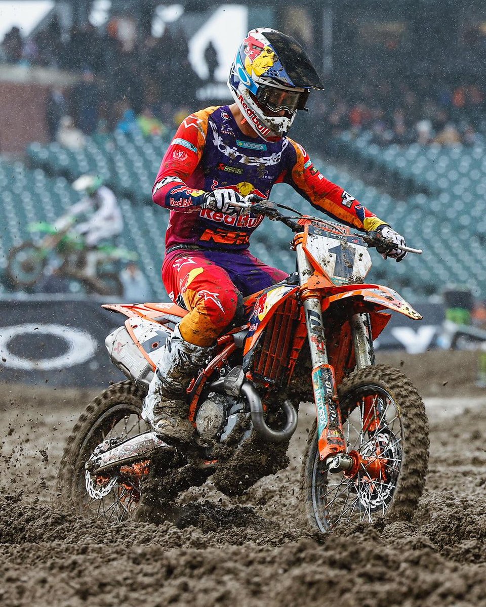 motocrossvice's tweet photo. 🔥🏁RESULTS // Chase Sexton secures victory in the 450 main event at San Francisco. https://t.co/3Z11KNcBm5

#moto #mx #mxgp #mx2 #mxon #amasx #wsx #dirtbikes #supercross #motocross #lawrence #roczen #webb #sexton #tomac #prado #ferrandis #mxvice

📸@alpinestars https://t.co/7mmz5ACEUR