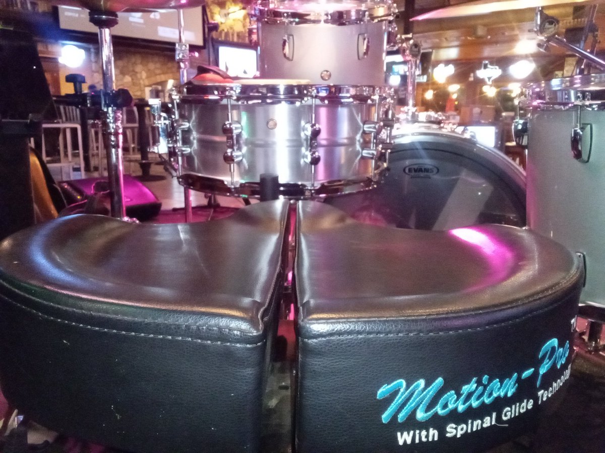 DPattersonMusic's tweet photo. On the drums tonight with The Spotlights in Stafford, TX.
Using my 2000 @PearlDrumCorp Prestige Session Select kit. @SalyersPerc @CYMPAD_USA @ImpCymbals @castleclutch #motionprodrumthrones #thedrumwallet #dannypattersonmusic https://t.co/gDLdsvWCiY