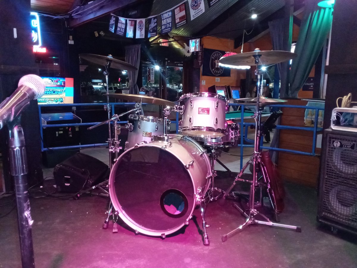 DPattersonMusic's tweet photo. On the drums tonight with The Spotlights in Stafford, TX.
Using my 2000 @PearlDrumCorp Prestige Session Select kit. @SalyersPerc @CYMPAD_USA @ImpCymbals @castleclutch #motionprodrumthrones #thedrumwallet #dannypattersonmusic https://t.co/gDLdsvWCiY