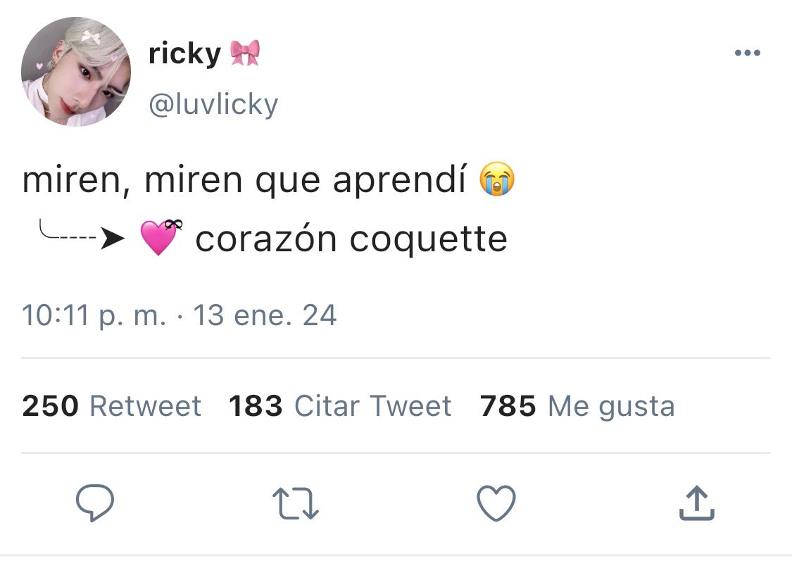loveelicky's tweet photo. Mini Au #Ryuvin | Coquette 🎀ྀི 

Donde Rky se obsesiona con los emojis coquette y todo lo relacionado 

o donde Gyv le hace burla por intentar ser good vibes https://t.co/KzyM1MKxjt