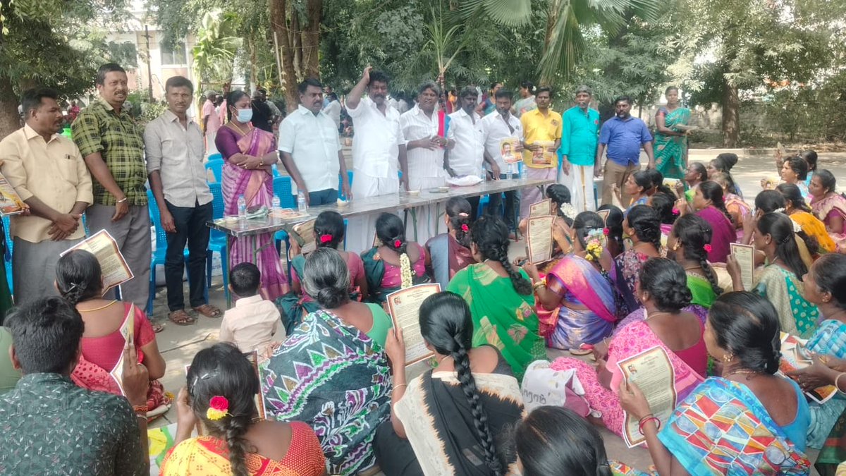 ravikumar186894's tweet photo. வெல்லும் சனநாயக மாநாட்டு துண்டறிக்கை டி.பி.சி.தொழிலாளர்களிடம் வழங்கி மாநாட்டு பிரச்சாரம்..
மதுரை மாநகர் தெற்கு மாவட்டம்... https://t.co/bwQZS1uFBp