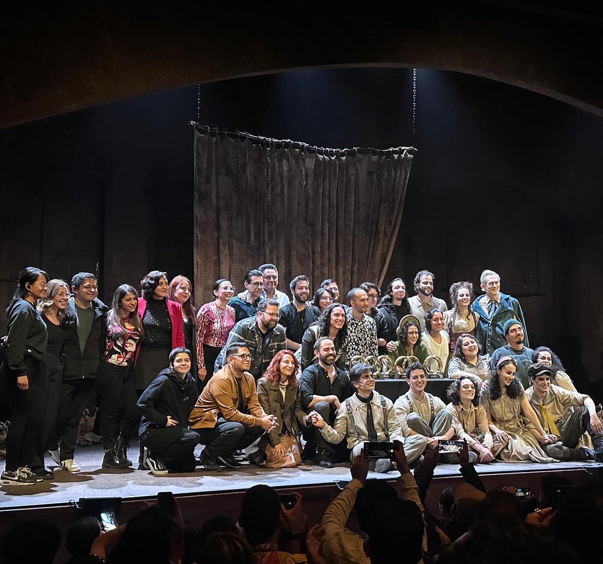 DaveCuevas's tweet photo. Ayer fue una noche especial en @SweeneyToddMex Celebramos nuestros 7 premios Metropolitanos de Teatro @losmetromx y que estaremos en el @teatro_milan hasta el 3 de Marzo.

Gracias a nuestros invitados de lujo @monicahuarte @H_Hernandez62 y @escenosergio por habernos acompañado ✨ https://t.co/uawYSrOLOX