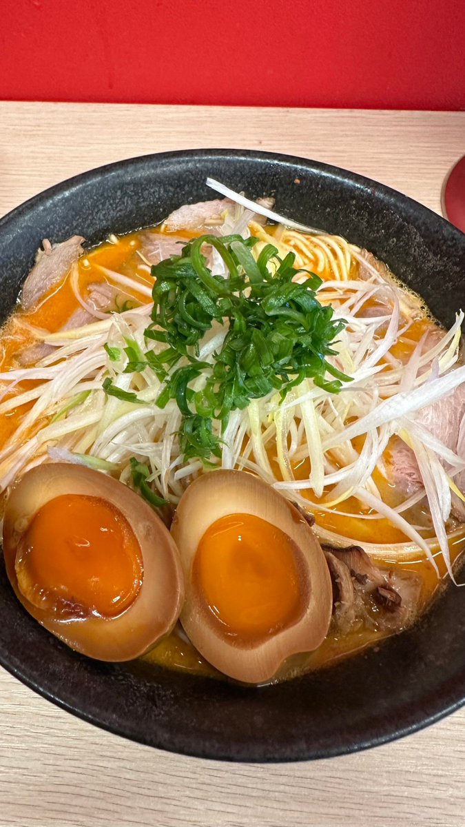 namikgroup's tweet photo. こんにちは！防府店です！
今日のまかないはカラーメンの味玉トッピングです🍜！
今日も元気に営業してます！
ぜひお越しください！
#並木弁当  #ラーメン並木 #ラーメン　#弁当　#周南市　#山口県　#防府市　#ランチ　#グルメ　#自家製麺　#豚骨　#唐揚げ　#唐揚げ弁当　#YouTube  #ラーメン並木並 https://t.co/kqdp3UKGAj