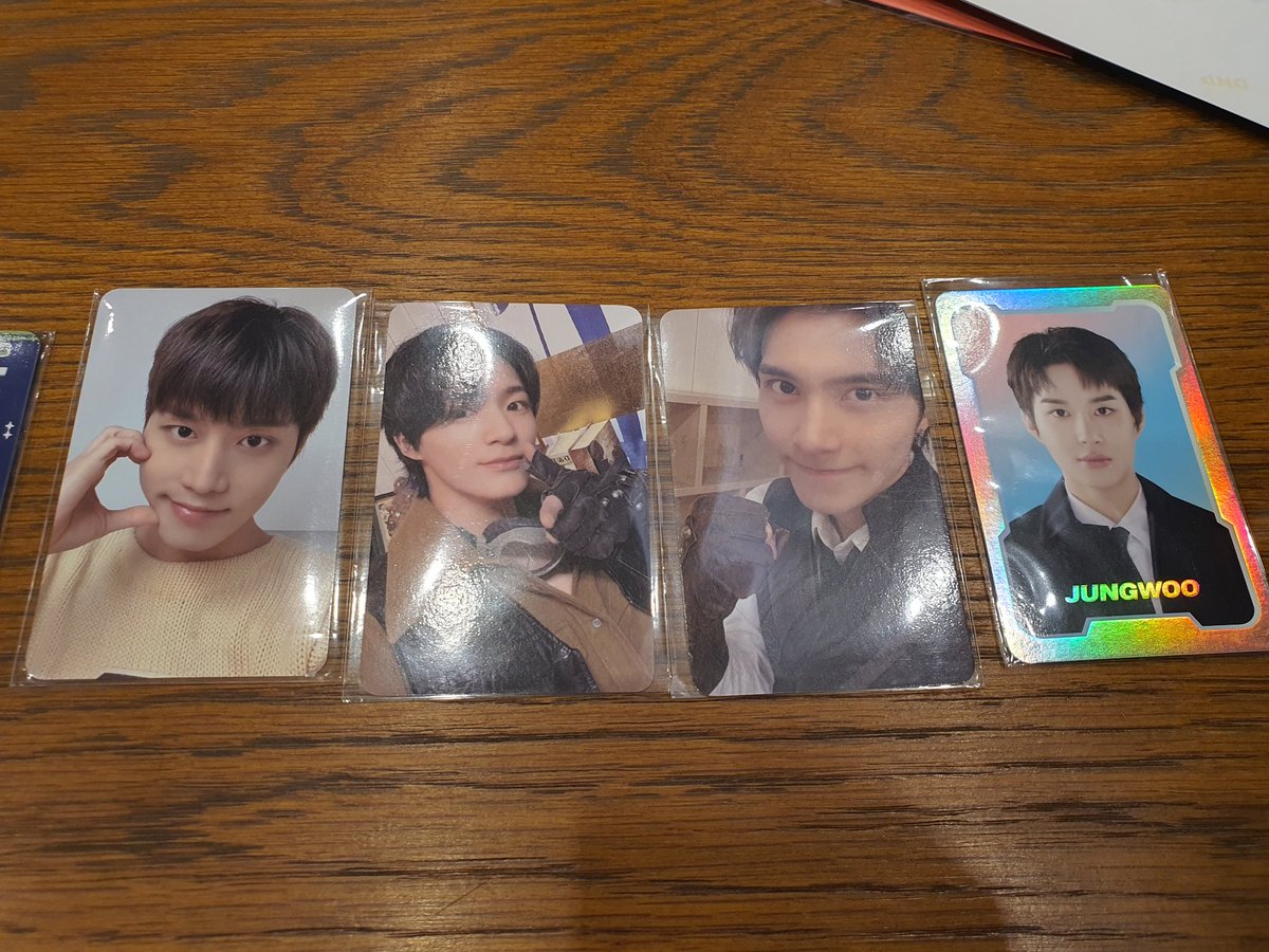엔시티존 sp 포카 교환 구합니다!

저 : sp 정우
💚 : sp 도영

크리스마스 태일
제노 헨드리 엔시티 

외에 사진에 있는 모든 포카 도영이로 교환 구합니다!