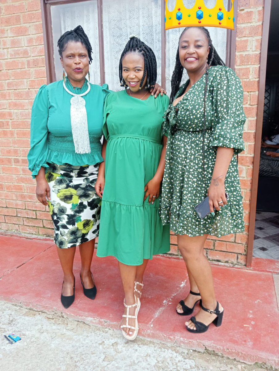 Nkhutliseng5's tweet photo. @AladyPL Crown lady
Me: 40yrs https://t.co/obSY177FqM
