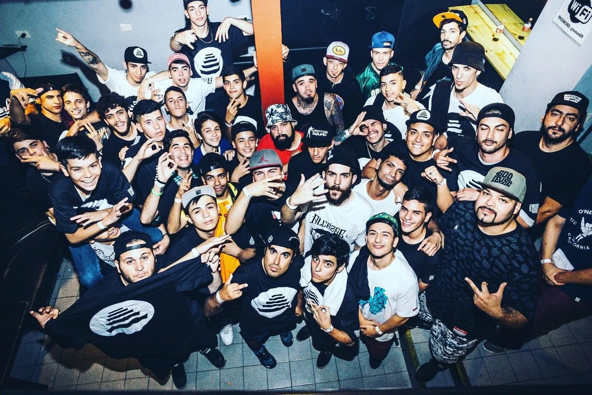 dukiworld's tweet photo. Encuentren a Duki : nivel difícil https://t.co/hAxKB5EzVq
