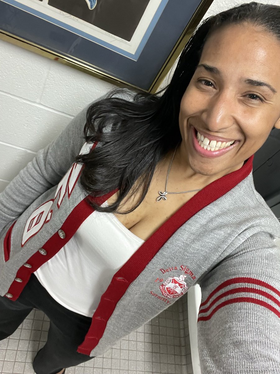 ChristinaJamer4's tweet image. Happy Founder’s Day to all of my Devastating Divas of Delta Sigma Theta Sorority, Inc.  #J13 #Spring2000 #ThetaGamma Shout out to my Soror @JMurray_Coach we gotta get out picture next time. #DeltaCoaches