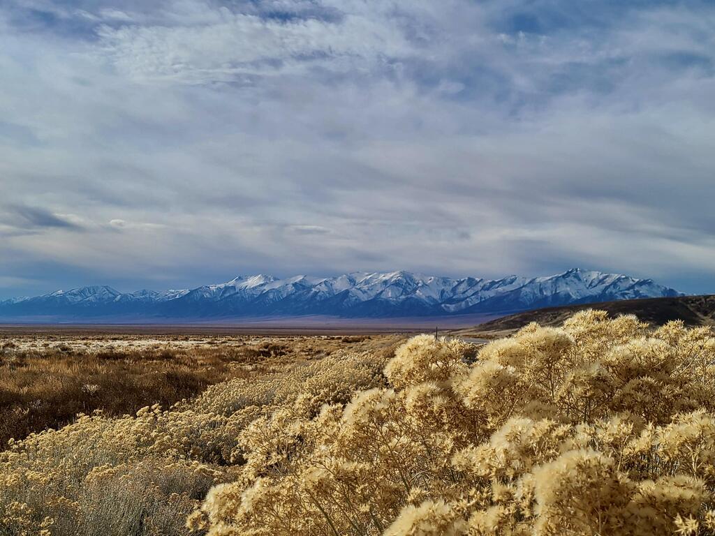 Enjoy #OurEarthPorn!
(Steal This Hashtag for your own and join the community of Nature Addicts! )

Nevada landscape along US50 [OC][3885x2913] 
Photo Credit: Astro-mj495 
.