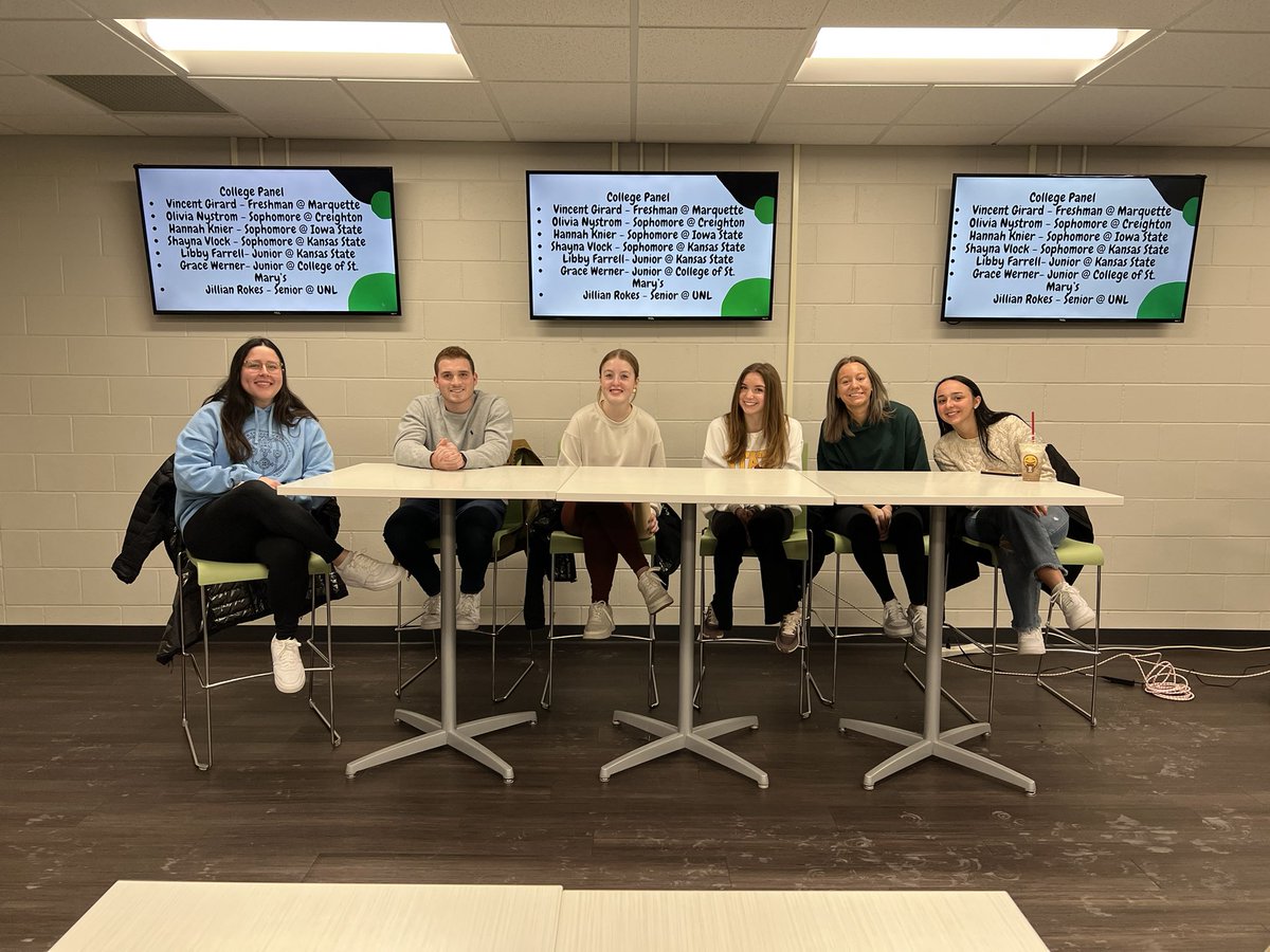 SCHSFBLA's tweet photo. Thank you to everyone who attended our meeting featuring our alumni panel! Also, big thanks to our alumni for coming out and sharing their college experiences and giving great advice! https://t.co/pVns6dbm1C
