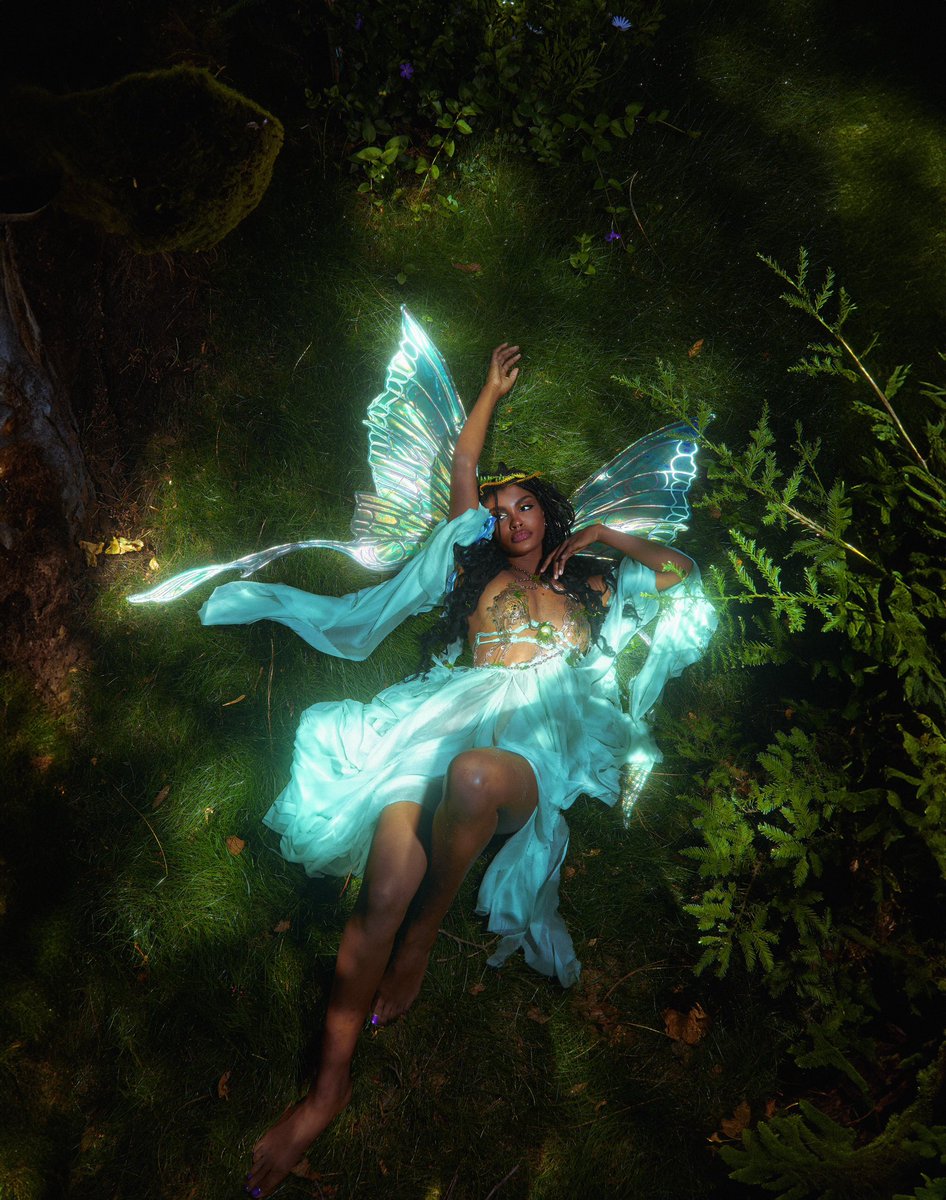 emackelder's tweet photo. The Luna Moth Faerie 🧚🏾‍♀️ https://t.co/z2ll98YIu4