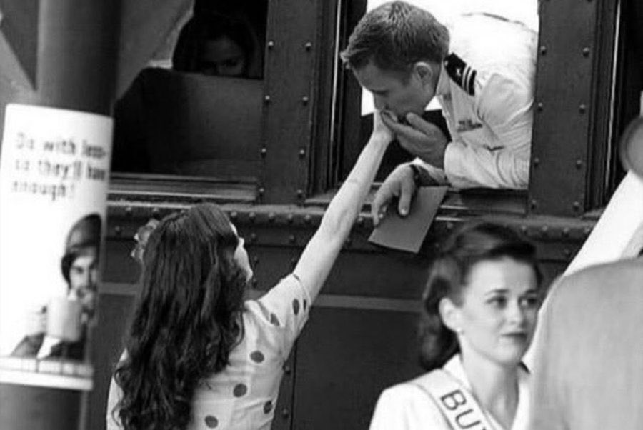 انا معك وانا لكِ انا سندك وانا ظهرك 
انا الاخ وانا الحبيب وانا الصديق وانا الاب لكِ