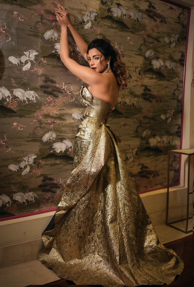 shamasikander's tweet photo. I am Goldโจ
.
.
.
#BoldBeauty #ConfidentGlow #shamasikander https://t.co/X2MbMTo1V2