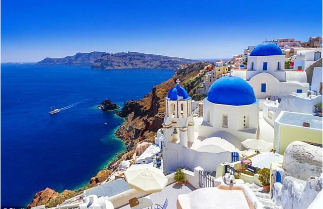 r_fatin's tweet photo. Santorini Island in Greece ranks second, famous for its rural beaches, spectacular landscapes and many blue-roofed buildings.

This research into the best places to go on a date was commissioned by famous romance novel publisher Mills & Boon, who asked travel experts about the most romantic locations – then 2000 people voted on their list to get the final result of the top 20 romantic places in the world and in the UK.

Ranked first is Paris, which is known as the city of love, with the Eiffel Tower - one of the most famous places to propose in this capital.
