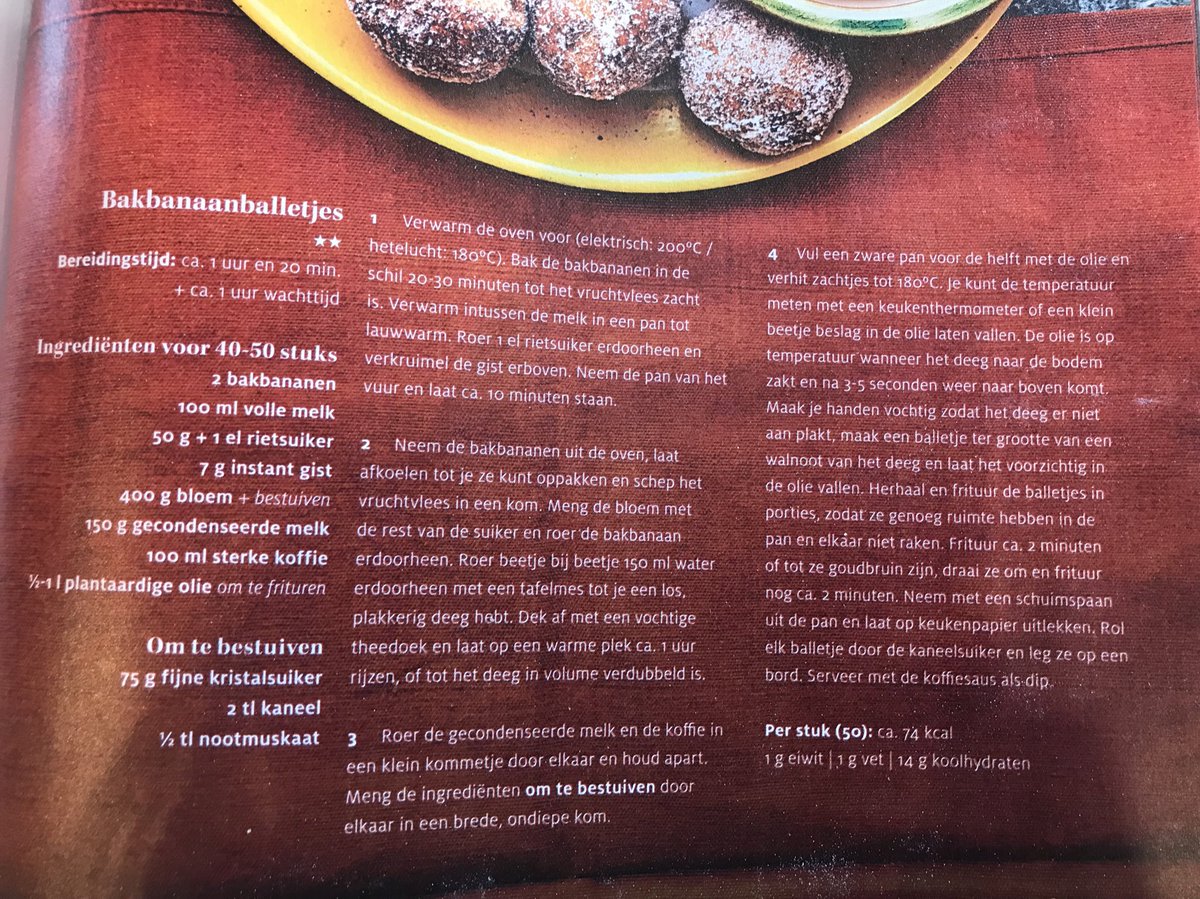 pluimvoet's tweet photo. @FoodiesMagazine 
Foutje in het recept van de bakbanaanballetjes? Veronderstel ik het juist dat ik ipv water het melkmengsel toevoeg, of komt het water er bovenop? Middenin het recept nu, ik wacht vol ongeduld op een reactie. 😉 https://t.co/h4f4phjY5S