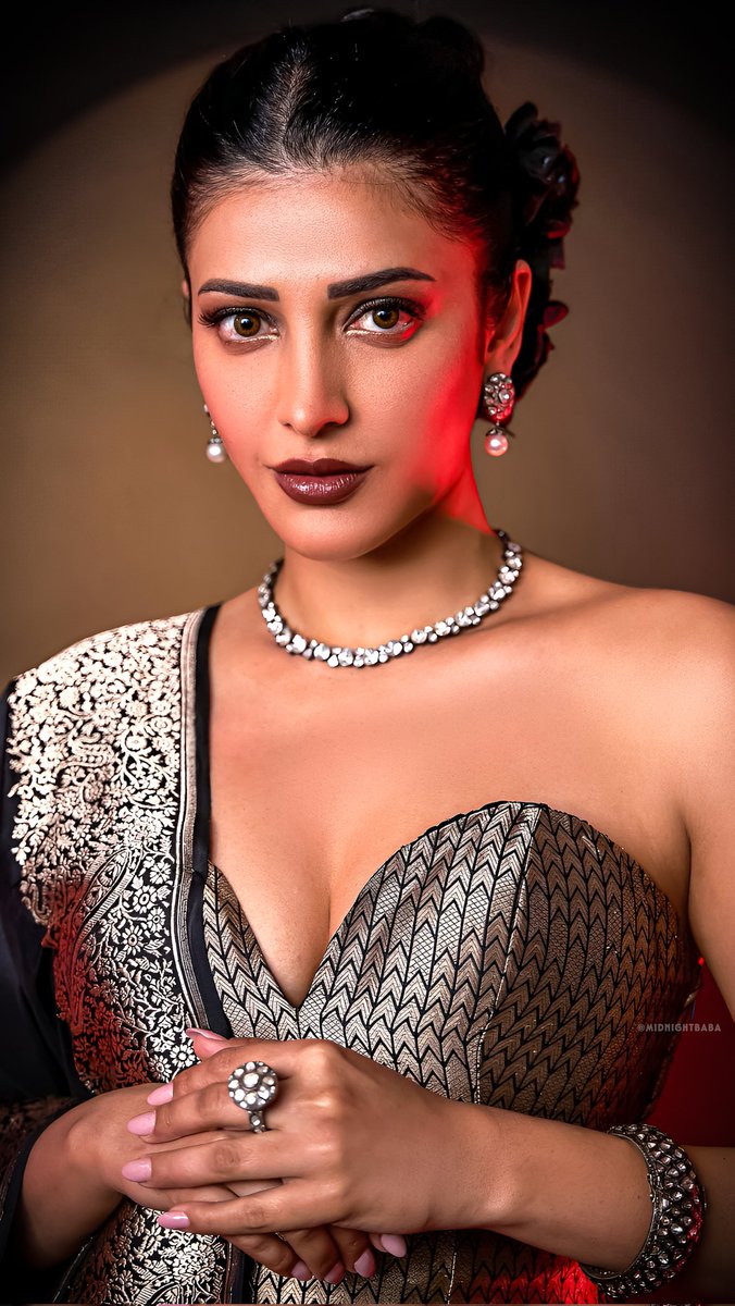the_batman_07's tweet photo. Shruti Hassan 😍❤️ https://t.co/x3O83TNHLv