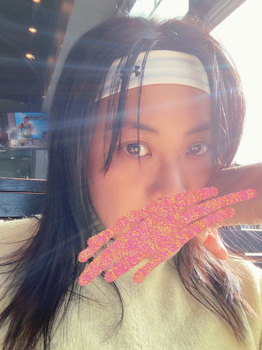 週三喜獲感冒
週四週五我都不知道自己怎麼過的
迷迷糊糊的就過了2天原來感冒比喝醉更能使我斷片
廠商問我說有沒有人照顧妳啊！我說有！
熊貓可以！🤣🤣
沒看醫生就這樣到週日我真棒👍
#沒去投票
#找了好久才在美國找到UA的髮帶必須炫一下