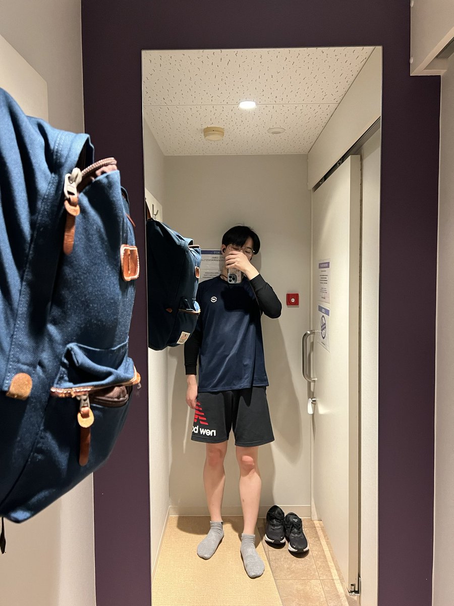 tomoe_1098's tweet photo. 自撮りはこんなもんでいいか
やっぱメガネが1番楽 https://t.co/AxSBYN9tIf