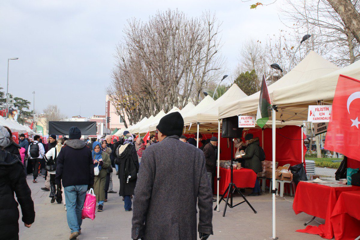 sakaryaihh's tweet photo. Filistin yararına düzenlediğimiz hayır çarşımızının üçüncü gününde faaliyete devam ediyoruz. Saat 18.30’a kadar edecek olan kermesimize tüm vatandaşlarımızı bekliyoruz.

#SakaryadanFilistine

🗓️ 14 Ocak Pazar
⏰ 10.00 - 18.30 Arası
📍 AKM Önü https://t.co/2V9rgxu1wy