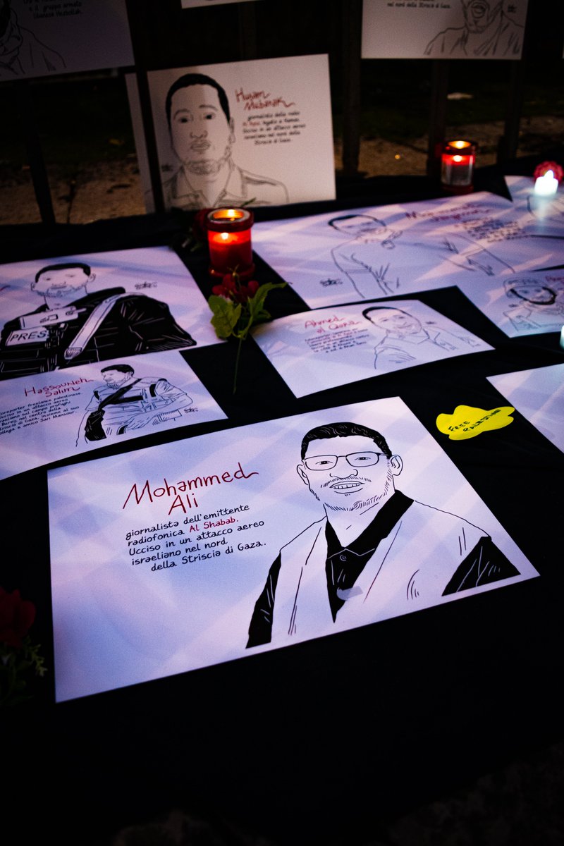 Some beautiful photos taken by Ciro Giso in San Domenico Square in #Naples during the vigil for the journalists killed in the Gaza Strip. On the occasion of the exhibition @Falastin_Hurra. #Palestine #Israel @pressfreedom 'Portraits of journalists in the Israel-Gaza conflict',…