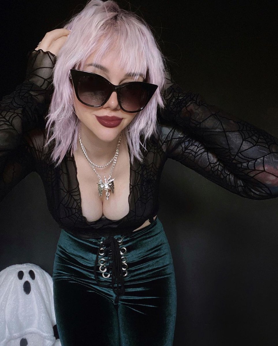 disturbiaco's tweet photo. Special mention to Ghostie in the corner ๐ป He pairs perfectly with our Venom top - Halloween is every day after all ๐ธ๏ธ
https://t.co/FxFqdF17aY
๐ธ @iwiboo
#disturbiavenomwraptop #disturbiaclothing #disturbiacommunity #altfashion #gothicfashion #halloweeniseveryday #gothaf https://t.co/f3eonJjHqn
