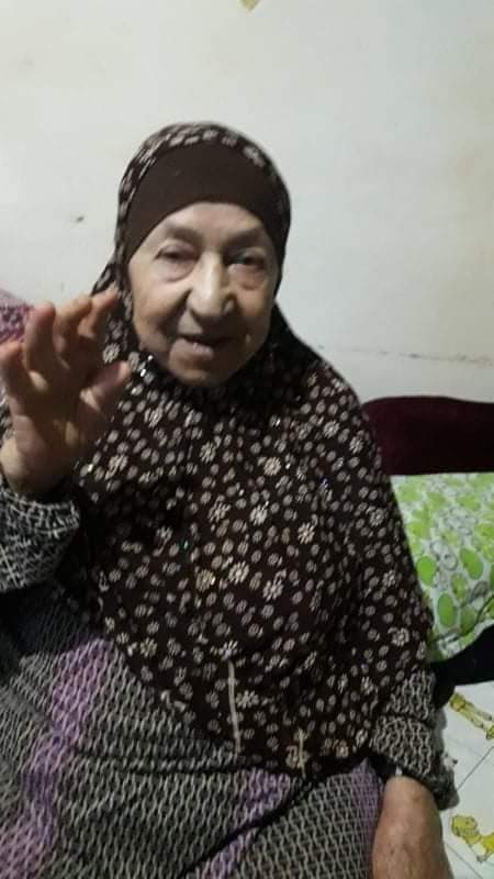 MuathHamed's tweet photo. الحاجة كاملة أبو سكر، ولدت عام 1939 في مدينة اللد، قبل أن تصبح لاجئة عام 1948 في مخيم البريج.
الأسبوع الماضي، اضطرت للنزوح بعد قصف منزلهم إلى رفح.
كاملة، تعبت ومرضت ورفضت أخذ أدويتها وأرادت العودة إلى البريج.
لكنها توفيت في الخيمة هذه الليلة.
الحاجة كاملة، جدة صديقنا أحمد أبو زبيدة.
لعائلة أبو زبيدة وأبو سكر خالص العزاء.