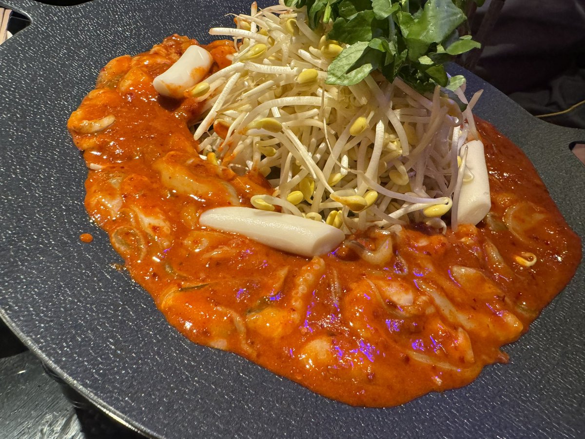 t_ace9922's tweet photo. @t_Ace_ZERO 
タッカンマリ食べにきたよー🤣 https://t.co/XoRxPlONyg