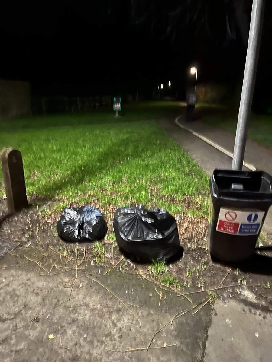 neilsta84's tweet photo. 16 bags this morning #keepbritaintidy #thewomblesofspaldingcommon #truckerscleaningupbritain #lovecleanstreets #spading #crowland https://t.co/vCku7t4ooJ