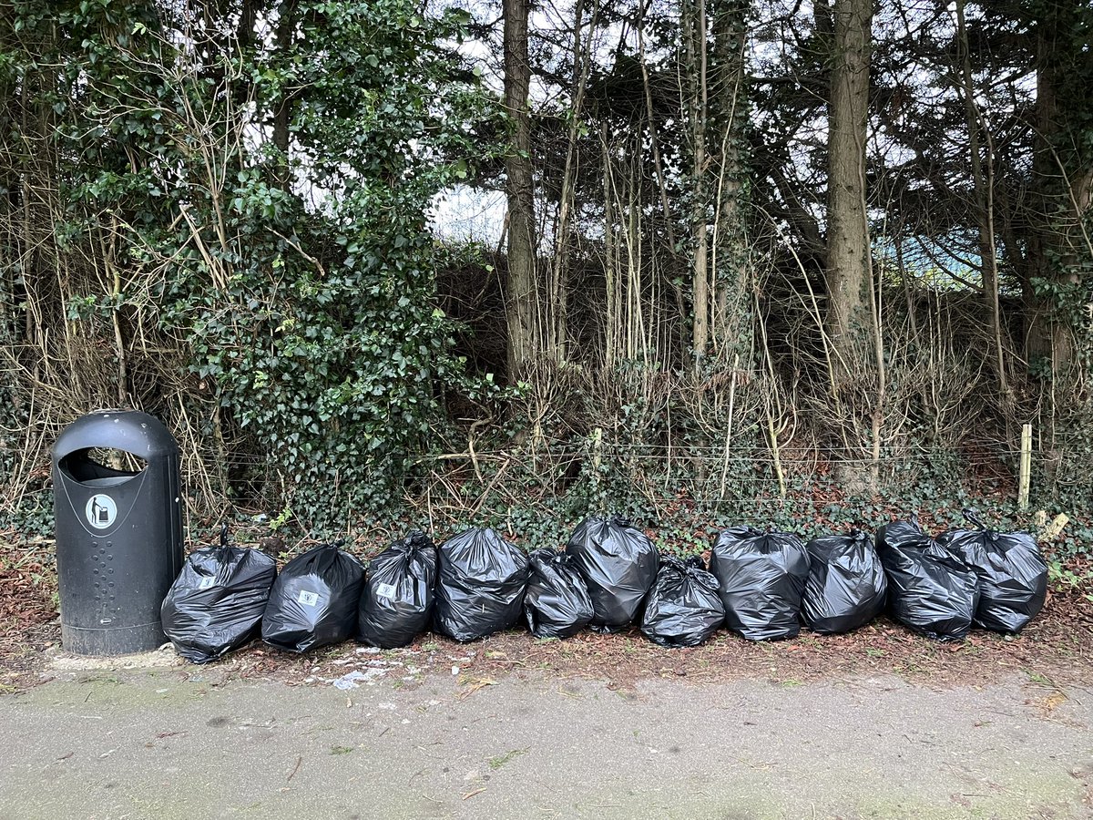 neilsta84's tweet photo. 16 bags this morning #keepbritaintidy #thewomblesofspaldingcommon #truckerscleaningupbritain #lovecleanstreets #spading #crowland https://t.co/vCku7t4ooJ
