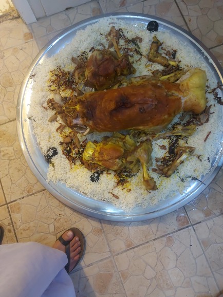 طباخ متنقل مع جميع اغراض الطبخ نطبخ في اي مكان كان الاكلات الشعبيه مثل المندي والحنيد والمفاطيح الشعبيه الجريش القرصان الخروف المشوي ويوجد لدينا فريق متكامل للضيافه القهوه والشاهي جميع حفلاتك ومناسباتك عندنا0508900455ابويوسف