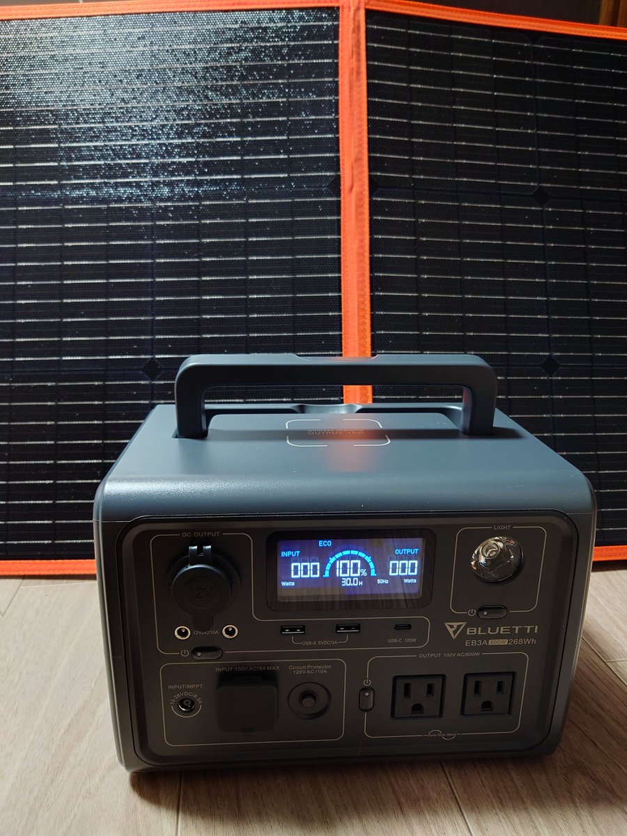 TK48042231's tweet photo. ポータブル電源買ってみた💡
ストーブ普通にイケる!! 容量こそ小さいけど600wまで出力できて電力リフト使うと1200wまでイケる！小型のタイプでは最強格のポタ電✨
北海道ブラックアウトのとき1番辛かったのは風呂だったけど…ボイラーは230ｗ程度だから停電でも風呂入れる😆

 #BLUETTI
 #EB3A https://t.co/yNQN6ZX4RV