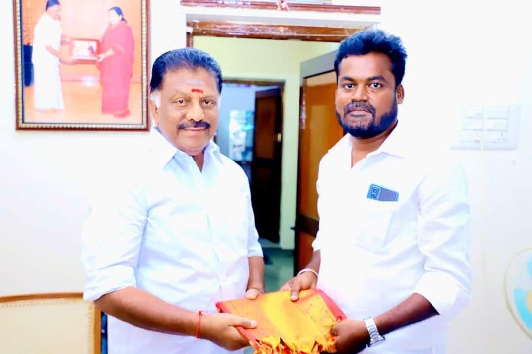 KallaniMohan's tweet photo. #HBD_OPS
ஜல்லிக்கட்டு நாயகர், எங்கள் தலைவர் ஐயா #ஒ_பன்னீர்செல்வம் அவர்களுக்கு இனிய பிறந்தநாள் நல்வாழ்த்துக்கள். https://t.co/hU4hkDYlGV