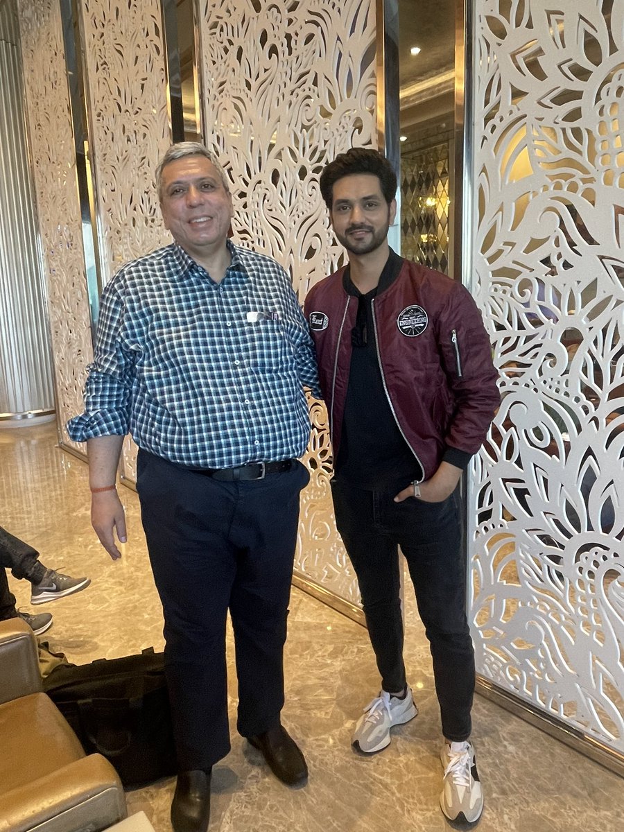 Met the most successful yet humble Indian TV star , @shaktiarora ji today , a common friend of @AnilSinghvi_ ji as well . Great to exchange views on the markets with someone who is a Technical Analysis expert , apart from being the most popular TV actor . Kudos and Best wishes !…