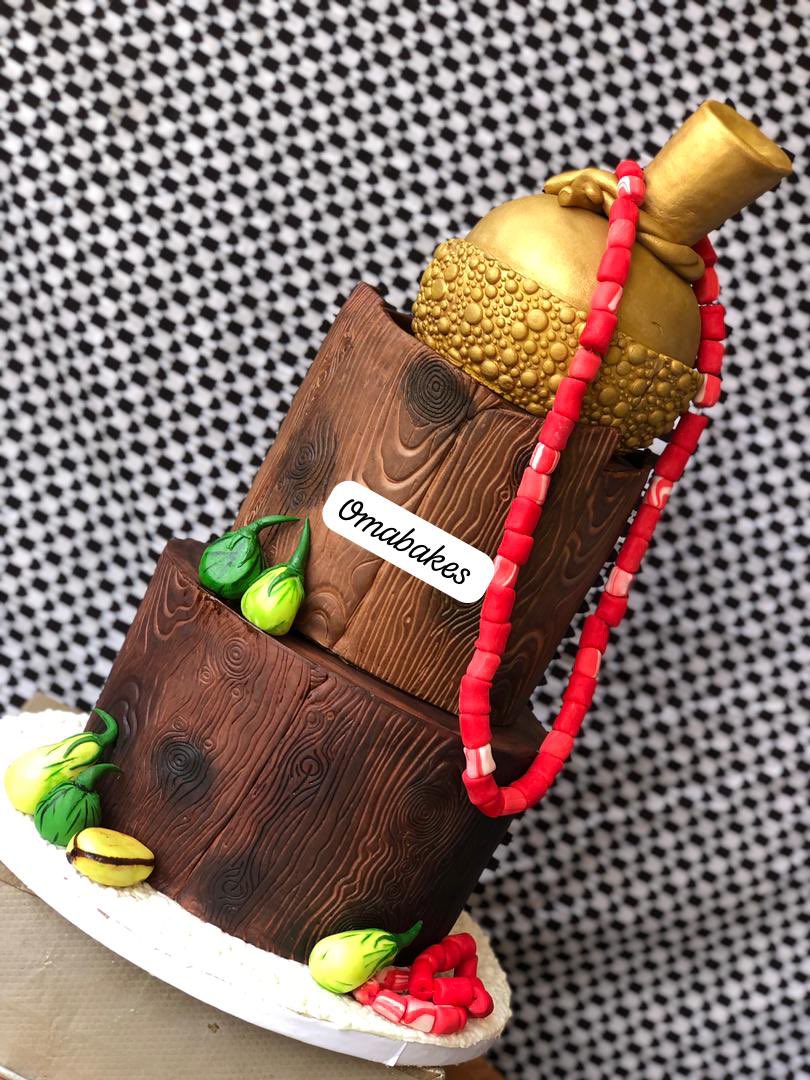derryssouv's tweet photo. OWERRI PEOPLE !!
ARE YOU GUYS READY???

Fruit cake. 
Wood effect .
Well detailed kolanut and bead
Igba nkwu cake.
Simple yet unique

Price is 100k only

Location:owerri
Dm me for more inquiries https://t.co/P6lYUAnOFP